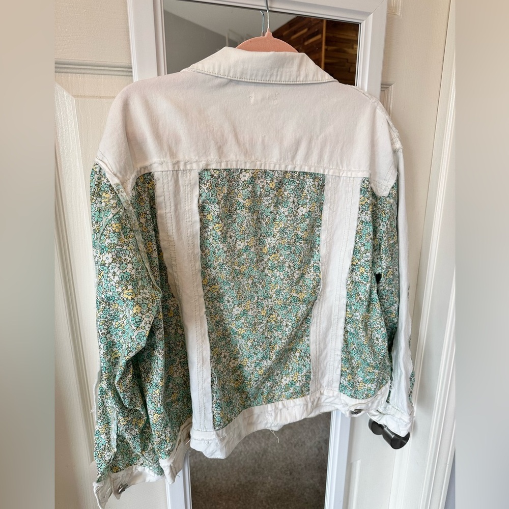 EUC🤍POL Button Down Patchwork Denim Jacket Floral Small Off-White - Picture 10 of 10